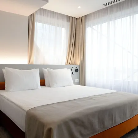 Отель Premier Мишкольц